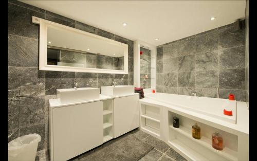 Een badkamer bij Apartment Pacific - Duplex with Sauna