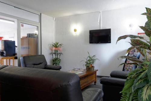 TV a/nebo společenská místnost v ubytování Fasthotel Tarbes Séméac - Un hôtel FH Confort