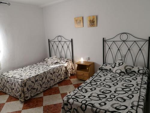 two beds sitting next to each other in a bedroom at Piso Vacacional Isla Cristina in Isla Cristina