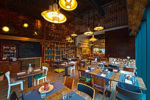 Restoran atau tempat lain untuk makan di New Gallery Best West Apartment 101