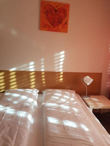 Ένα ή περισσότερα κρεβάτια σε δωμάτιο στο Hotel Wandsbek Hamburg