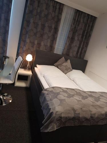 Ένα ή περισσότερα κρεβάτια σε δωμάτιο στο Hotel Wandsbek Hamburg
