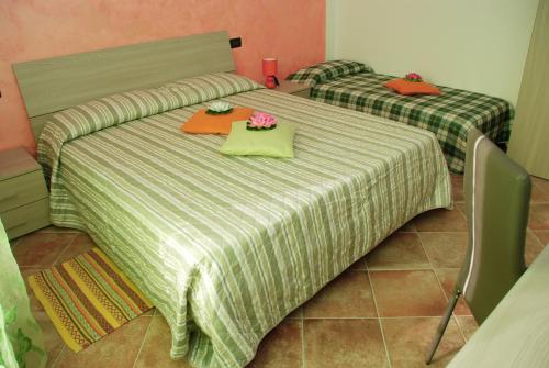 เตียงในห้องที่ La Cascina