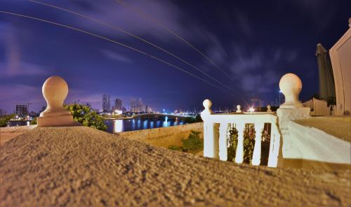 vista notturna sullo skyline della città di Casa Edith a Cartagena de Indias