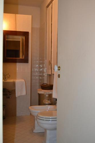 a bathroom with a toilet and a sink at Albergo Residence Perosi in Tortona