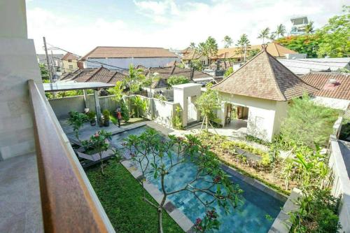 an aerial view of a house with a swimming pool at Arnaya Homestay in Kuta