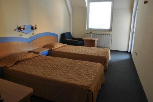 Llit o llits en una habitació de Hotel Ogosta