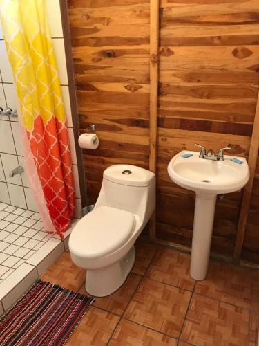 Koupelna v ubytování Hotel Cabanas La Teca