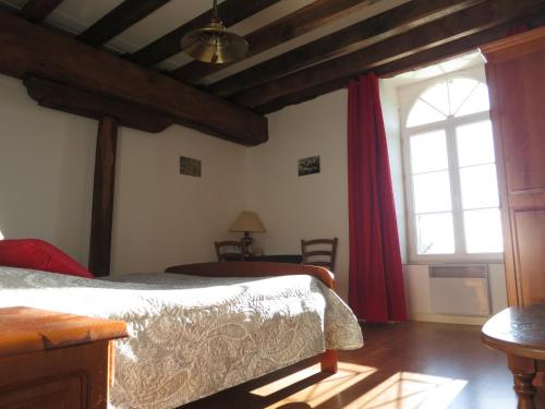 Postel nebo postele na pokoji v ubytování Chambres d'hôtes du Moulin de la Chaussee