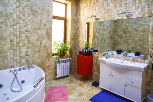 Ванная комната в Apartments Aigedzor