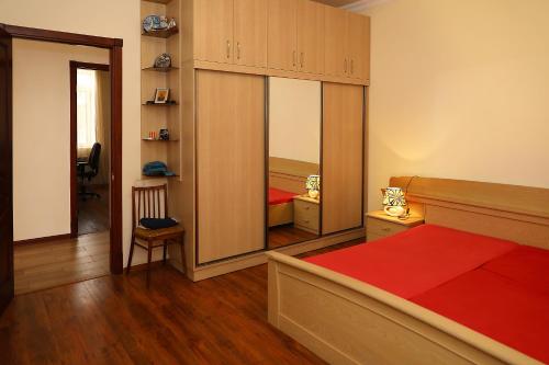 Ένα ή περισσότερα κρεβάτια σε δωμάτιο στο Apartments Aigedzor