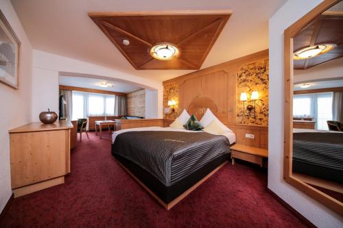 Postel nebo postele na pokoji v ubytování Hotel Tirol