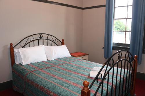 Кровать или кровати в номере Bayview Hotel - Batemans Bay