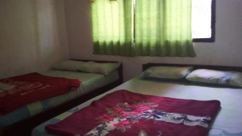 Tempat tidur dalam kamar di Sedulur Homestay