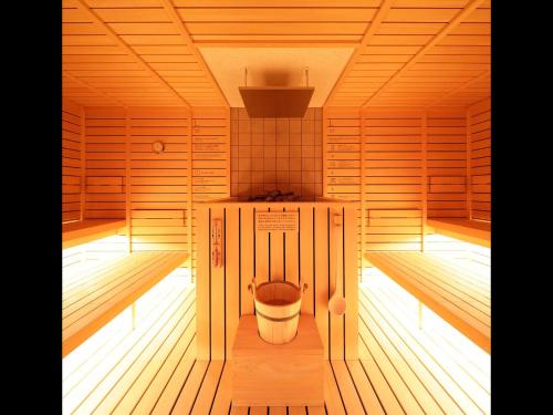 東京にあるドシー恵比寿の真ん中にトイレがあるサウナ