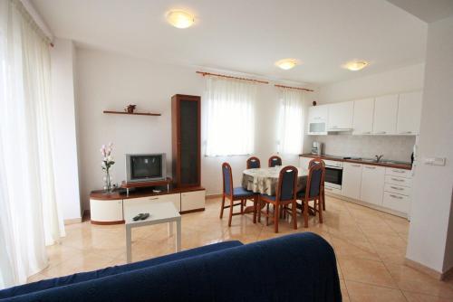 Apartment Bilic with balcony