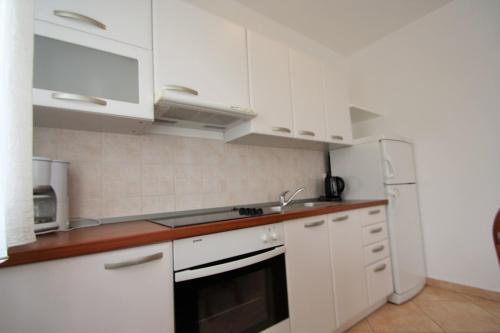 Apartment Bilic with balcony