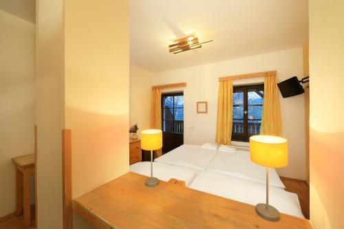 a bedroom with a bed and two lamps on a table at Hotel Garni Myší Díra in Český Krumlov