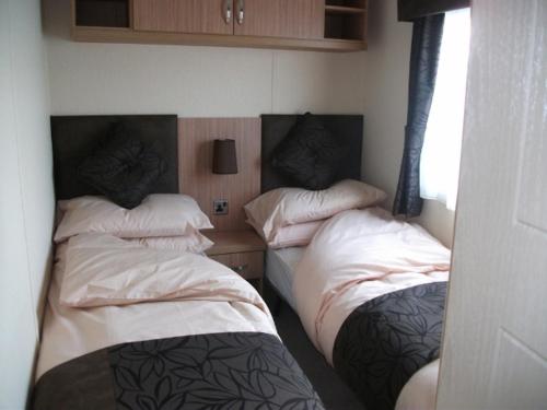 Llit o llits en una habitació de tattershall lakes