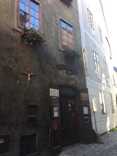 a church with a cross on the side of a building at Apartmán Verona in Český Krumlov