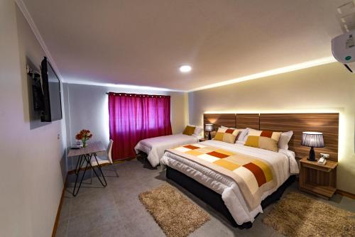 Una cama o camas en una habitación de Hotel Insigne