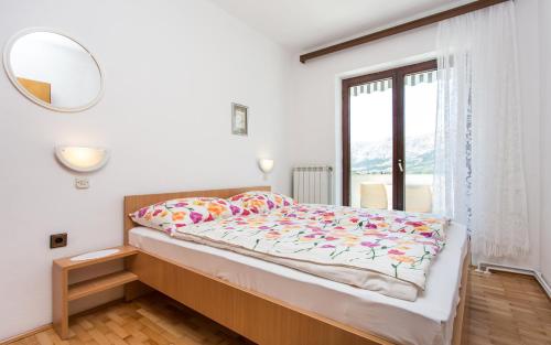 Postel nebo postele na pokoji v ubytování Apartments Lucija 2
