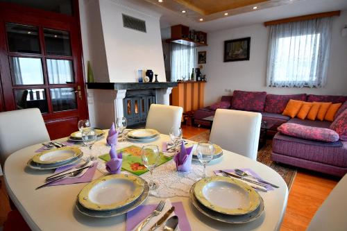 Χώρος καθιστικού στο Keep calm