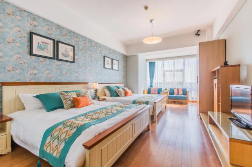 a hotel room with two beds and a tv at Westlake 7 Service Apartment in Hangzhou