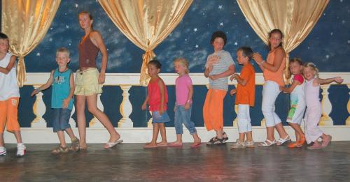 a group of children standing in a dance class at Zephir Hôtel & Spa in Zarzis