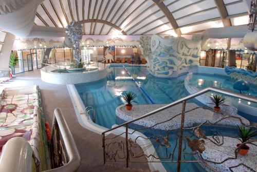 Piscine de l'établissement Grand SPA Lietuva Hotel Lietuva ou située à proximité
