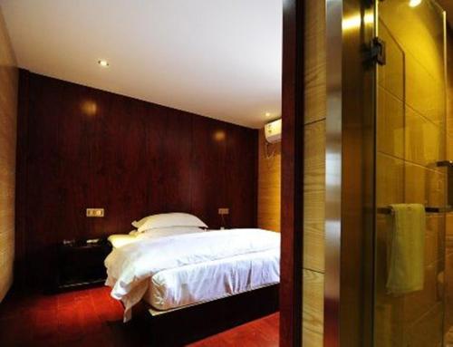Un ou plusieurs lits dans un hébergement de l'établissement JUNYI Hotel Guizhou Guiyang Bageyan Road