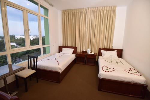 Postel nebo postele na pokoji v ubytování Virtue Highland Hotel