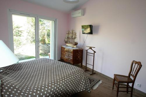a bedroom with a bed and a window at villa avec jacuzzi in Sainte-Maxime