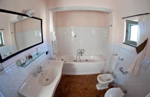 Bathroom sa La Salina Hotel Borgo Di Mare
