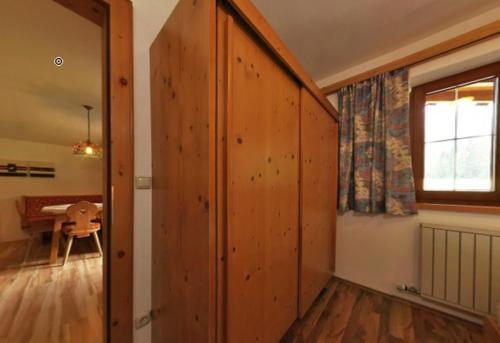 a room with a large wooden door and a window at Ferienwohnungen Haaser in Maurach