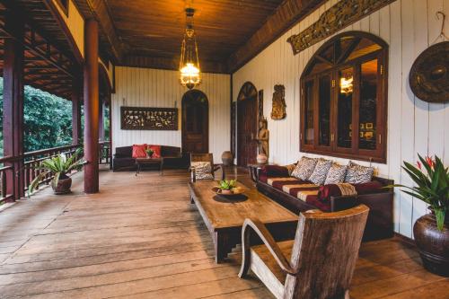 a living room with a couch and a table at Terres Rouges Lodge in Banlung
