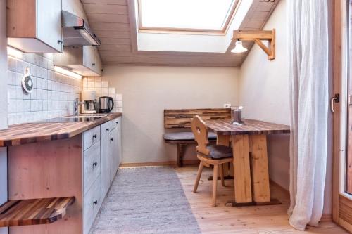 Una cocina o zona de cocina en Widmannhof - Urlaub auf dem Biobauernhof