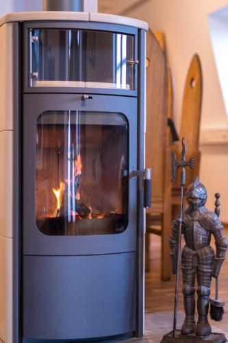 a fire oven with a statue in front of it at Schloss Auerbach Große Ferienwohnung in Bensheim
