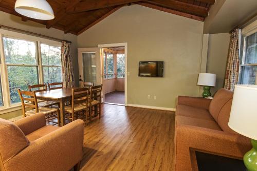 Μια τηλεόραση ή/και κέντρο ψυχαγωγίας στο Kenlake State Resort Park