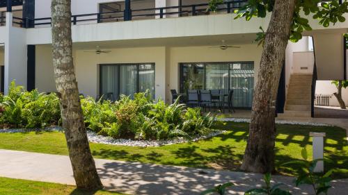 Aligio Apart-hotel & Spa - Las Terrenasにある庭