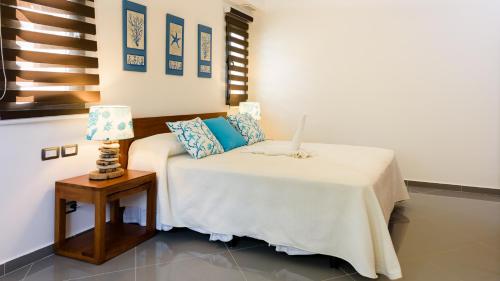 Aligio Apart-hotel & Spa - Las Terrenasにあるベッド