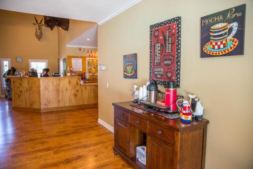 a room with a restaurant with a counter and a bar at Sun Retreats San Antonio West in San Antonio