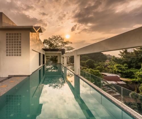 The swimming pool at or close to Treasures Hotel and Suites