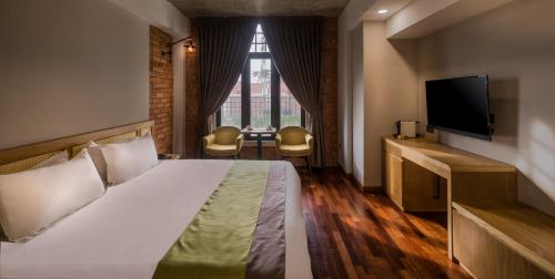 Ένα ή περισσότερα κρεβάτια σε δωμάτιο στο Treasures Hotel and Suites