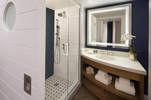 Ett badrum på Hutchinson Shores Resort & Spa
