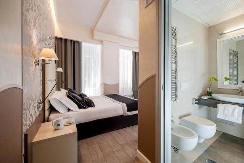 Koupelna v ubytování Demetra Hotel