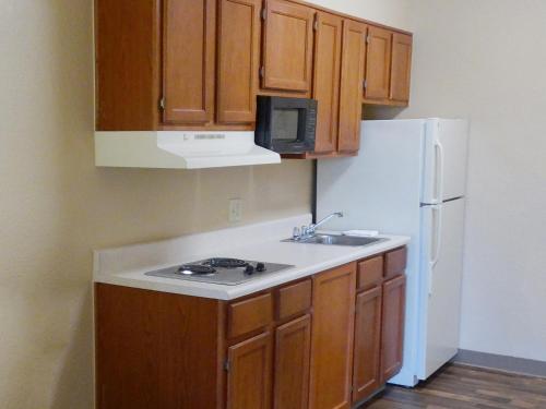
a kitchen with a refrigerator, microwave and sink at Extended Stay America Suites - Wilkes-Barre - Hwy 315 in Wilkes-Barre
