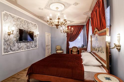Tempat tidur dalam kamar di Art Hotel Aleksandrovsky