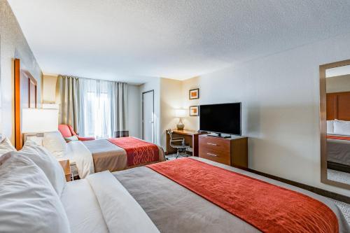 Ένα ή περισσότερα κρεβάτια σε δωμάτιο στο Comfort Inn Altoona-Des Moines