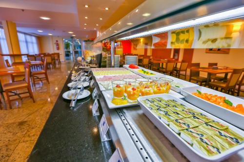 a buffet line with many different types of food at Dubai Macaé by Atlântica in Macaé